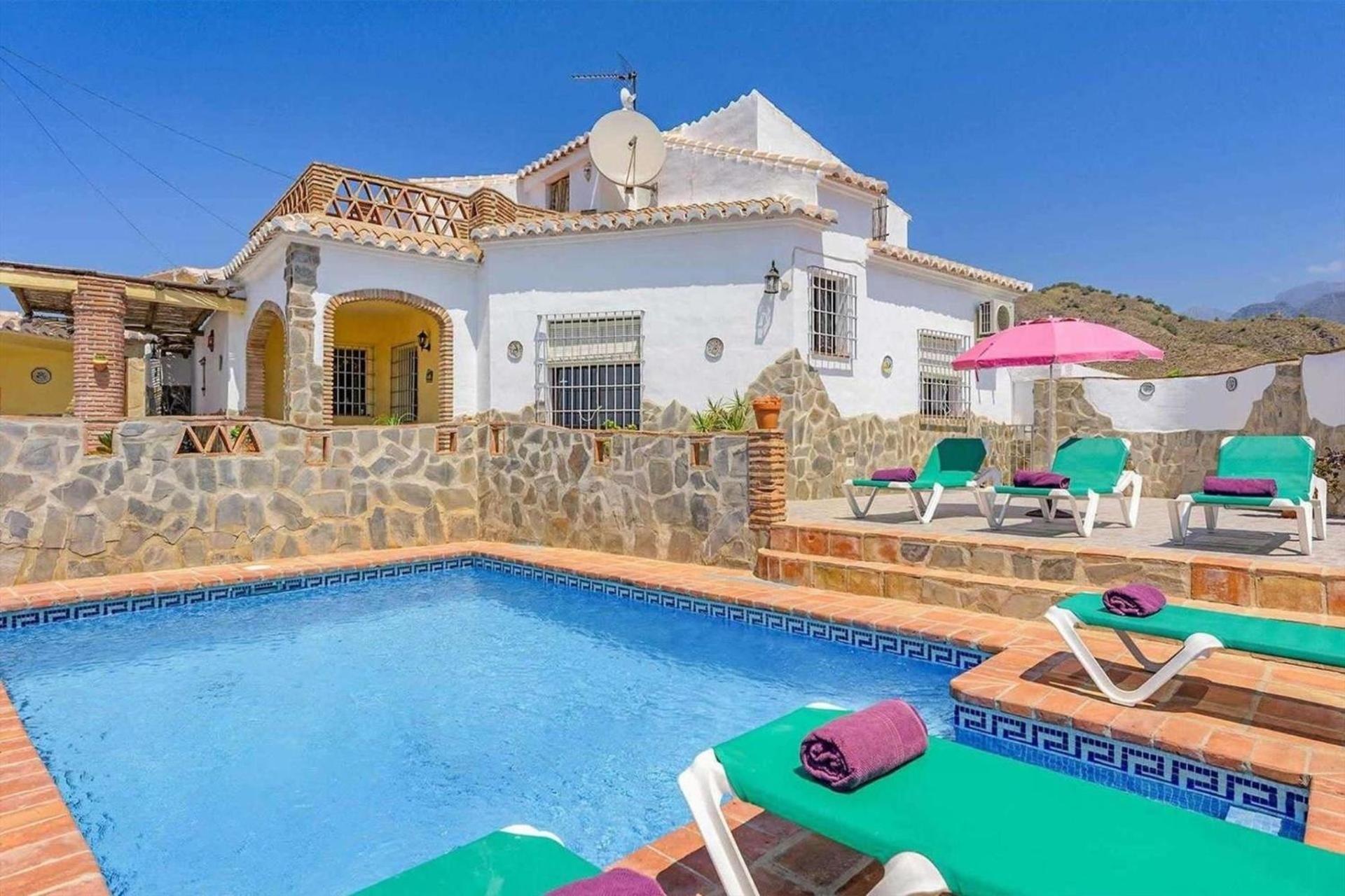Mit Privatpool Fuer 6 Personen Ca 140 Qm In Nerja, Andalusien Costa Del Sol Holiday home