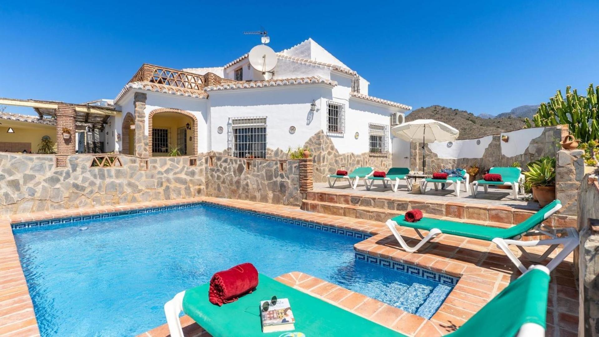 Holiday home Mit Privatpool Fuer 6 Personen Ca 140 Qm In Nerja, Andalusien Costa Del Sol *